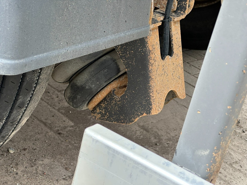 Schmitz Cargobull SGF*S3 - 8.5 - 30m3 STEEL CHASSIS / STEEL TIPPER - SAF - DISC - LIFT-AXLE - Semireboque basculante: foto 5 Schmitz Cargobull SGF*S3 - 8.5 - 30m3 STEEL CHASSIS / STEEL TIPPER - SAF - DISC - LIFT-AXLE - Semireboque basculante: foto 5