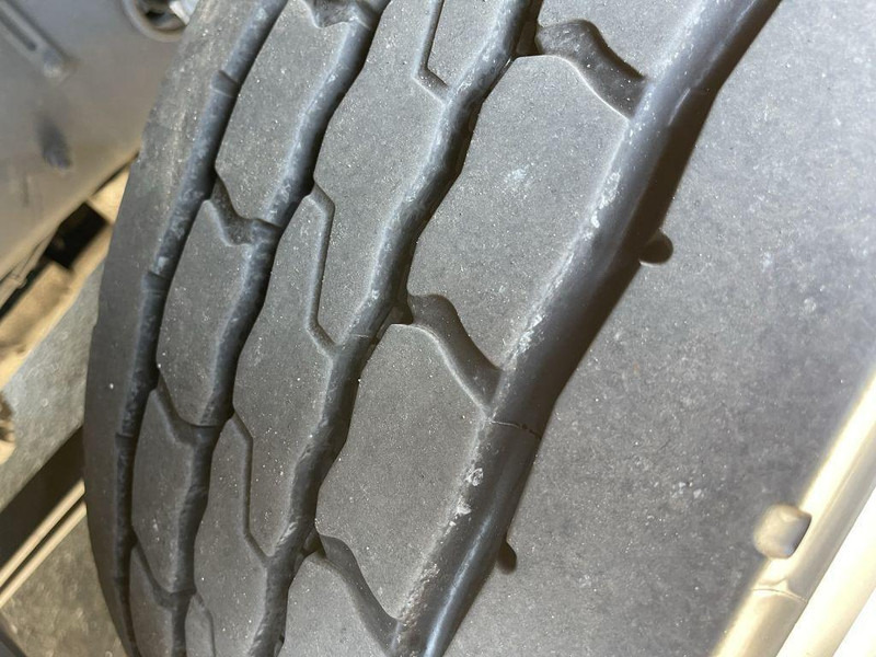 Tractor Volvo FH 460 LNG GAS ADR - ACC - Dynamic Steering - I-park Cool - Lane Keeping Support - collision warning - leather - ... BE Truck: foto 19 Tractor Volvo FH 460 LNG GAS ADR - ACC - Dynamic Steering - I-park Cool - Lane Keeping Support - collision warning - leather - ... BE Truck: foto 19