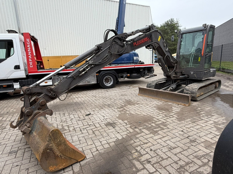 Volvo ECR 58 F FULL HYDR - 2911 H - HYDR QUICKHITCH - A/C - BLADE - CE - BE MACHINE - Mini escavadeira: foto 1 Volvo ECR 58 F FULL HYDR - 2911 H - HYDR QUICKHITCH - A/C - BLADE - CE - BE MACHINE - Mini escavadeira: foto 1