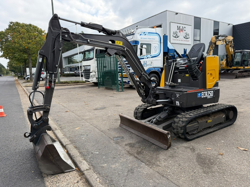 Volvo ECR25D 1159 UREN - SLOOP + SORTEERFUNCTIE - EXTRA HYDR. LEIDINGEN - HYDR SNELWISSEL - CE - BE MACHINE - Mini escavadeira: foto 2 Volvo ECR25D 1159 UREN - SLOOP + SORTEERFUNCTIE - EXTRA HYDR. LEIDINGEN - HYDR SNELWISSEL - CE - BE MACHINE - Mini escavadeira: foto 2