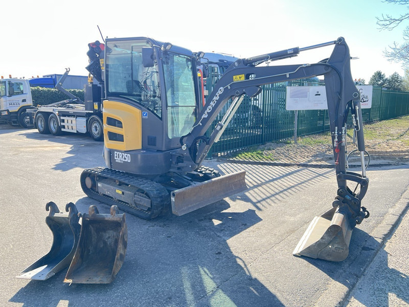 Volvo ECR25D 3 BAKKEN - 635 UREN - SLOOP + SORTEERFUNCTIE - EXTRA HYDR. LEIDINGEN - Mini escavadeira: foto 3 Volvo ECR25D 3 BAKKEN - 635 UREN - SLOOP + SORTEERFUNCTIE - EXTRA HYDR. LEIDINGEN - Mini escavadeira: foto 3