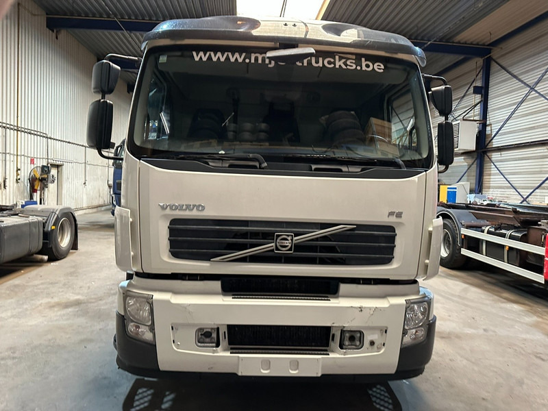 Volvo FE 300 6x2 + crane (20m!) PALFINGER PK18002 E 6x - LIFT / STEERING AXLE - MANUAL - EURO 5 - Caminhão grua: foto 2 Volvo FE 300 6x2 + crane (20m!) PALFINGER PK18002 E 6x - LIFT / STEERING AXLE - MANUAL - EURO 5 - Caminhão grua: foto 2