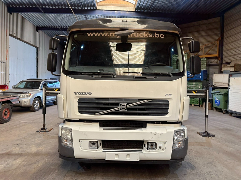 Volvo FE 300 6x2 + crane (20m!) PALFINGER PK18002 E 6x - LIFT / STEERING AXLE - MANUAL - EURO 5 - Caminhão grua: foto 2 Volvo FE 300 6x2 + crane (20m!) PALFINGER PK18002 E 6x - LIFT / STEERING AXLE - MANUAL - EURO 5 - Caminhão grua: foto 2