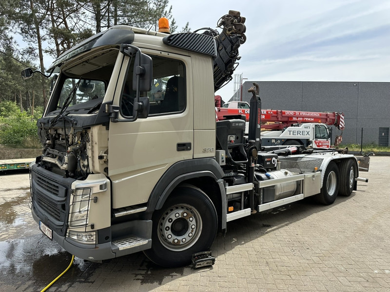 Volvo FM 370 6x2 HOOKLIFT 21T + CRANE HIAB 144 E-4 HIDUO - ENGINE / GEARBOX OK - CHASSIS OK - RUNNING + DRIVING - BE TRUCK - Caminhão polibenne, Caminhão grua: foto 4 Volvo FM 370 6x2 HOOKLIFT 21T + CRANE HIAB 144 E-4 HIDUO - ENGINE / GEARBOX OK - CHASSIS OK - RUNNING + DRIVING - BE TRUCK - Caminhão polibenne, Caminhão grua: foto 4