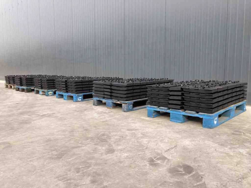 Demag Rubber Asphalt Pads - Estrutura/ Châssis de Máquina de construção: foto 1 Demag Rubber Asphalt Pads - Estrutura/ Châssis de Máquina de construção: foto 1