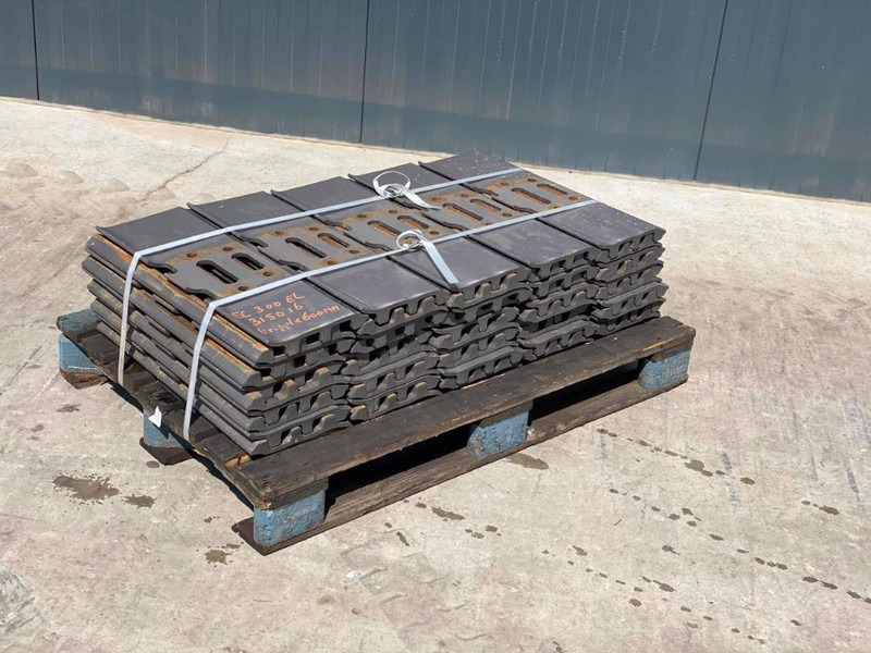 JCB JS240 / JS260 / JS300 Shoes/Pads - Estrutura/ Châssis de Máquina de construção: foto 3 JCB JS240 / JS260 / JS300 Shoes/Pads - Estrutura/ Châssis de Máquina de construção: foto 3