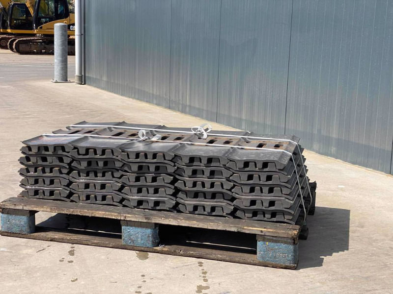 JCB JS240 / JS260 / JS300 Shoes/Pads - Estrutura/ Châssis de Máquina de construção: foto 5 JCB JS240 / JS260 / JS300 Shoes/Pads - Estrutura/ Châssis de Máquina de construção: foto 5