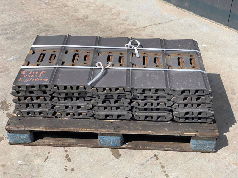 JCB JS240 / JS260 / JS300 Shoes/Pads - Estrutura/ Châssis de Máquina de construção: foto 4 JCB JS240 / JS260 / JS300 Shoes/Pads - Estrutura/ Châssis de Máquina de construção: foto 4