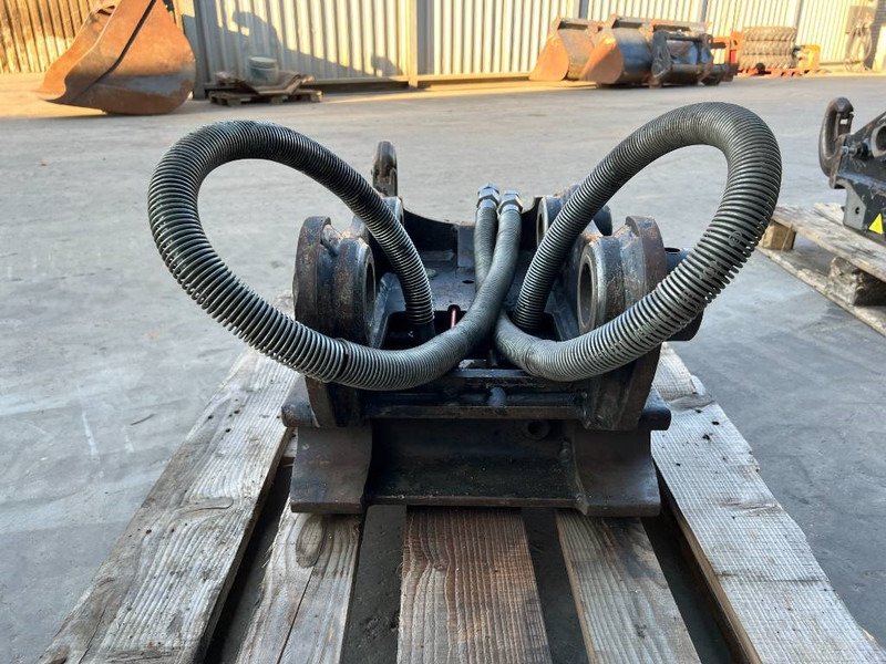 OilQuick OQ65 - 311F / 313F / 315F - Acoplamento rápido de Máquina de construção: foto 5 OilQuick OQ65 - 311F / 313F / 315F - Acoplamento rápido de Máquina de construção: foto 5