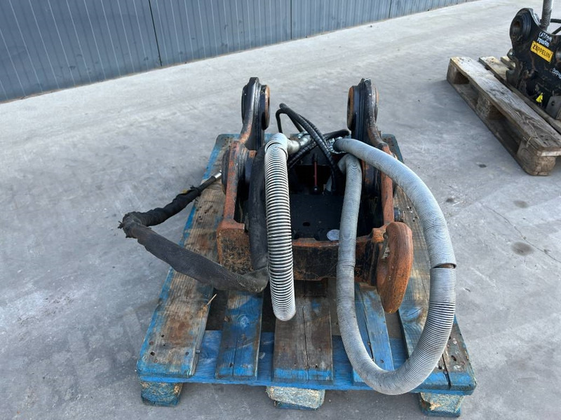 OilQuick OQ65 - M314F / M316F / M318F - Acoplamento rápido de Máquina de construção: foto 2 OilQuick OQ65 - M314F / M316F / M318F - Acoplamento rápido de Máquina de construção: foto 2