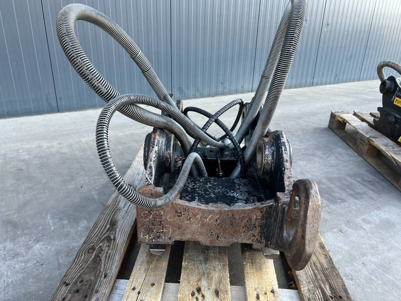 OilQuick OQ65 - M314F / M316F / M318F - Acoplamento rápido de Máquina de construção: foto 2 OilQuick OQ65 - M314F / M316F / M318F - Acoplamento rápido de Máquina de construção: foto 2