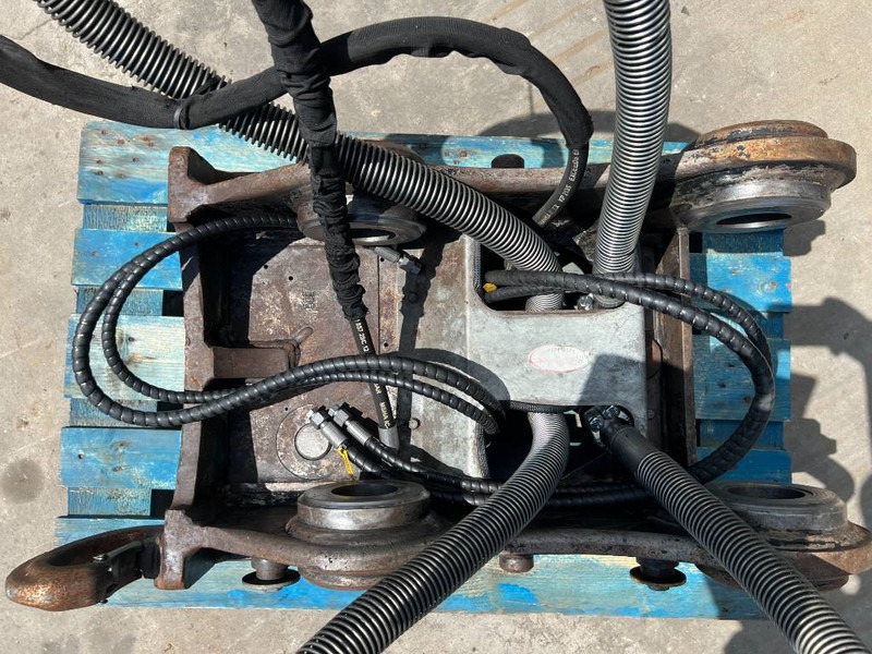 Acoplamento rápido de Máquina de construção OilQuick OQ70/55 - 323E: foto 13