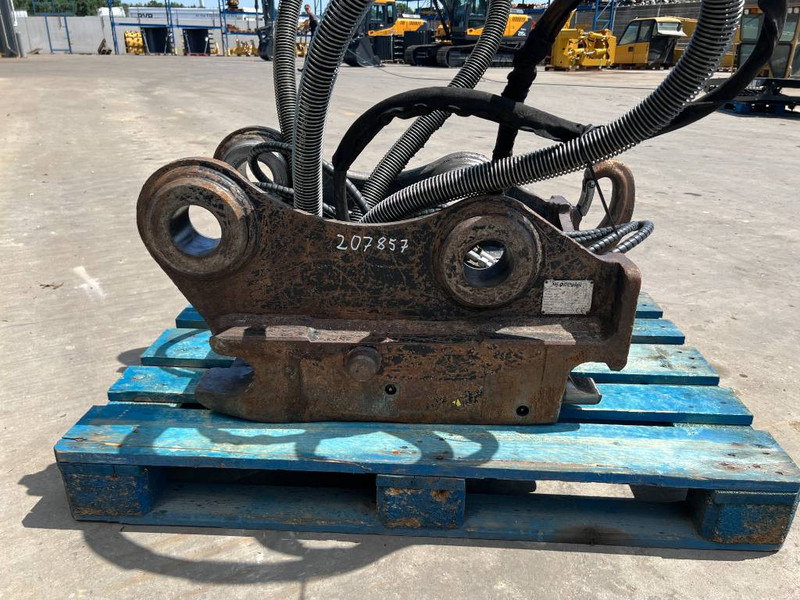 OilQuick OQ70/55 323E - Acoplamento rápido de Máquina de construção: foto 4 OilQuick OQ70/55 323E - Acoplamento rápido de Máquina de construção: foto 4