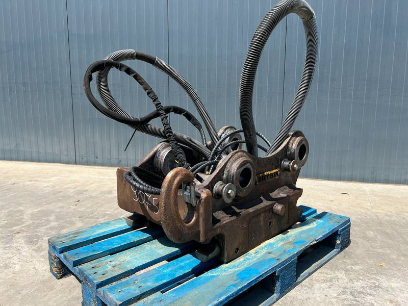 Acoplamento rápido de Máquina de construção OilQuick OQ70/55 323E: foto 1