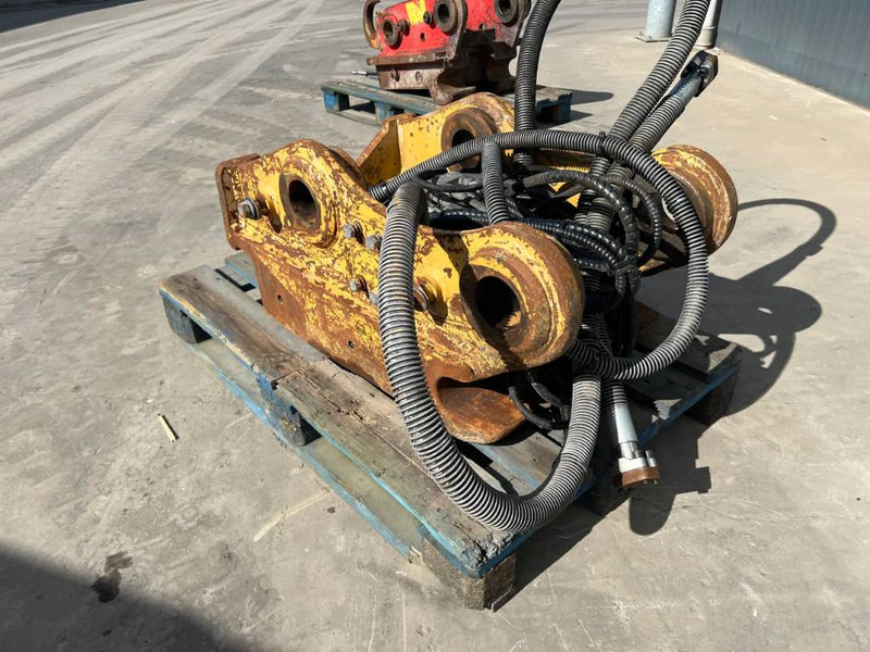 OilQuick OQ80 - 330F / 329E - Acoplamento rápido de Máquina de construção: foto 5 OilQuick OQ80 - 330F / 329E - Acoplamento rápido de Máquina de construção: foto 5