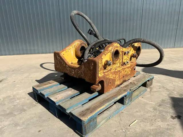 OilQuick OQ80 - 330F / 329E - Acoplamento rápido de Máquina de construção: foto 1 OilQuick OQ80 - 330F / 329E - Acoplamento rápido de Máquina de construção: foto 1