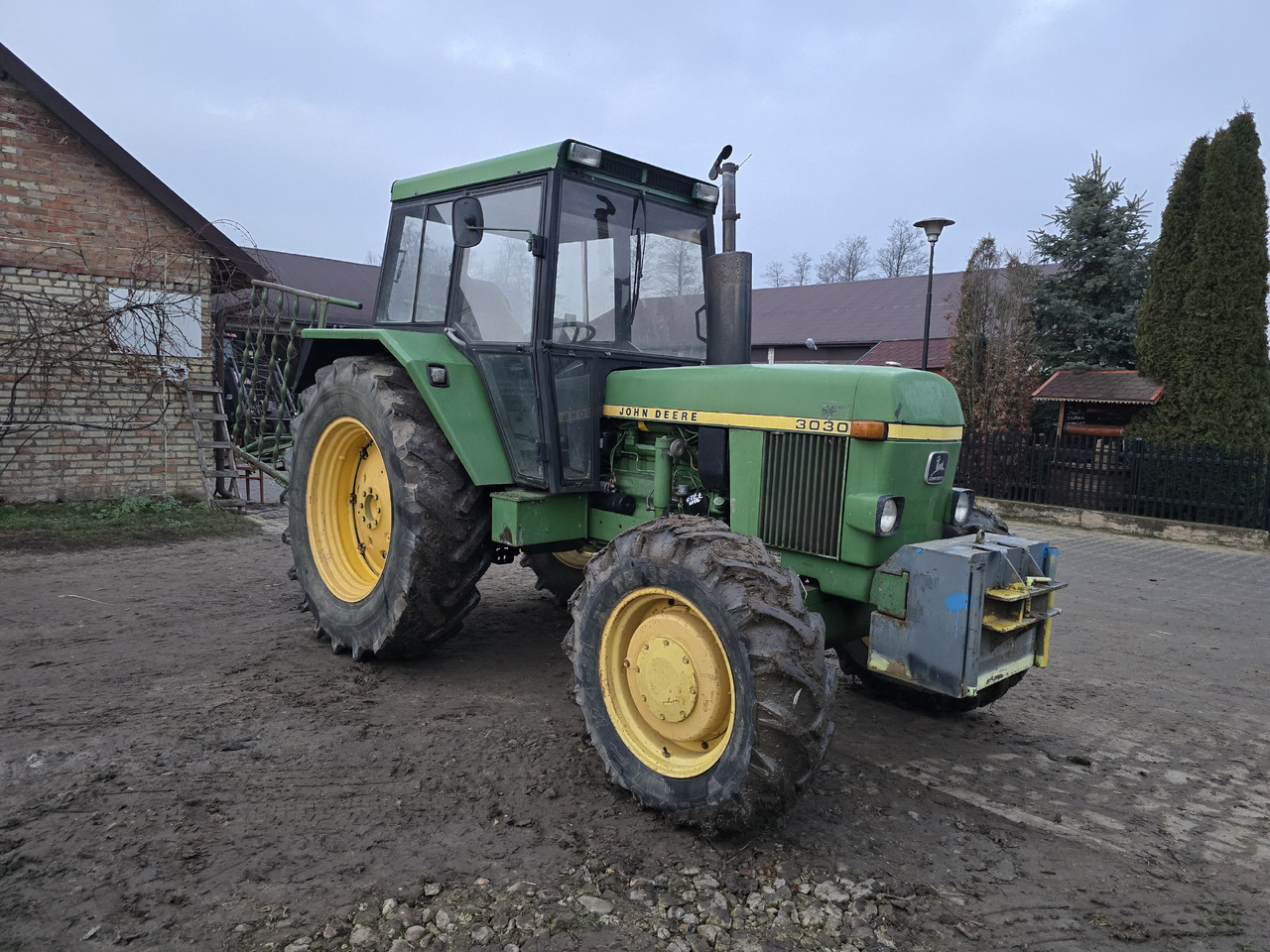 JOHN DEERE 3030E - Trator: foto 1 JOHN DEERE 3030E - Trator: foto 1
