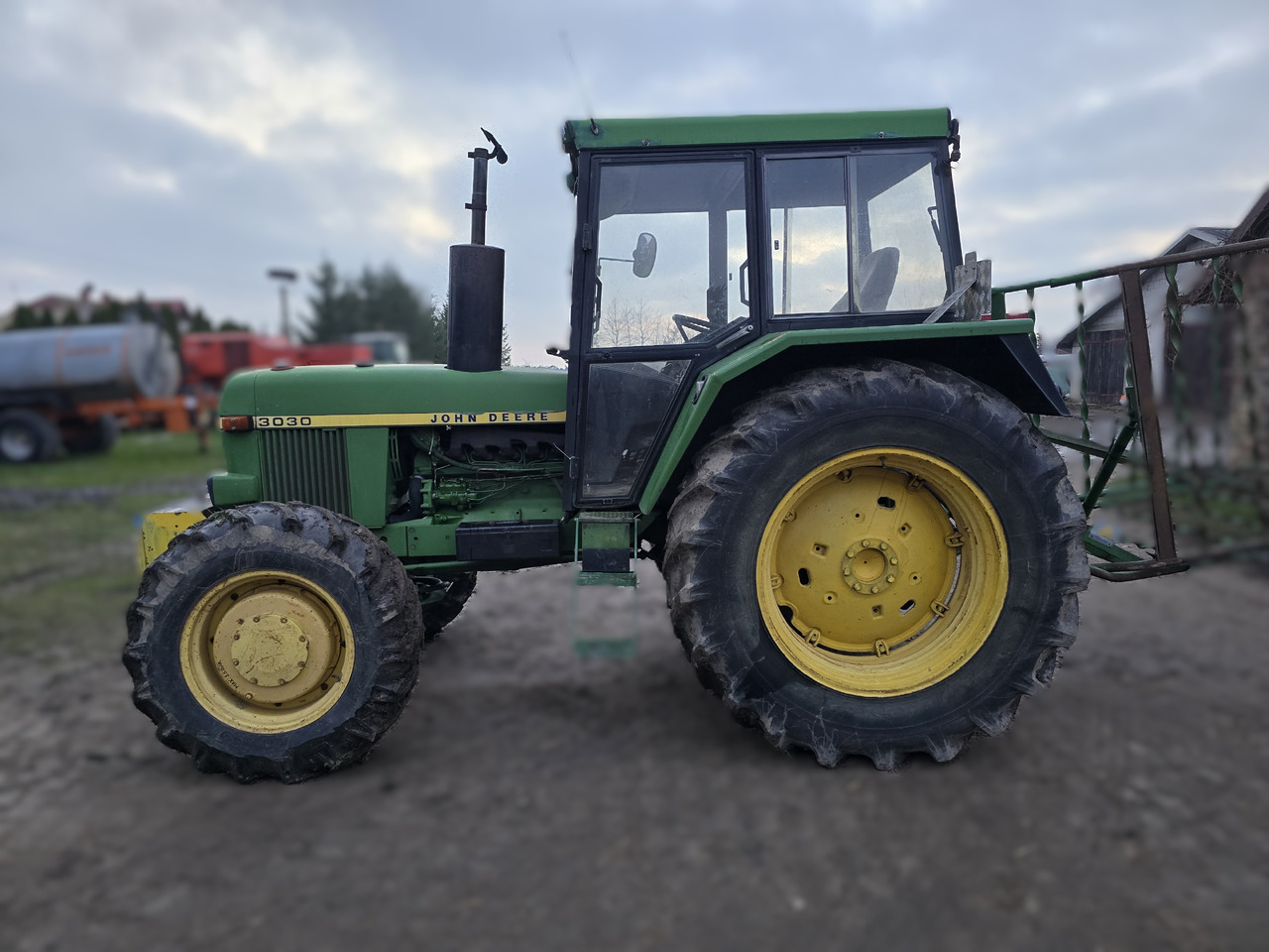 JOHN DEERE 3030E - Trator: foto 4 JOHN DEERE 3030E - Trator: foto 4