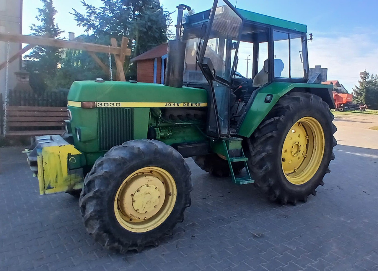 JOHN DEERE 3030E - Trator: foto 2 JOHN DEERE 3030E - Trator: foto 2