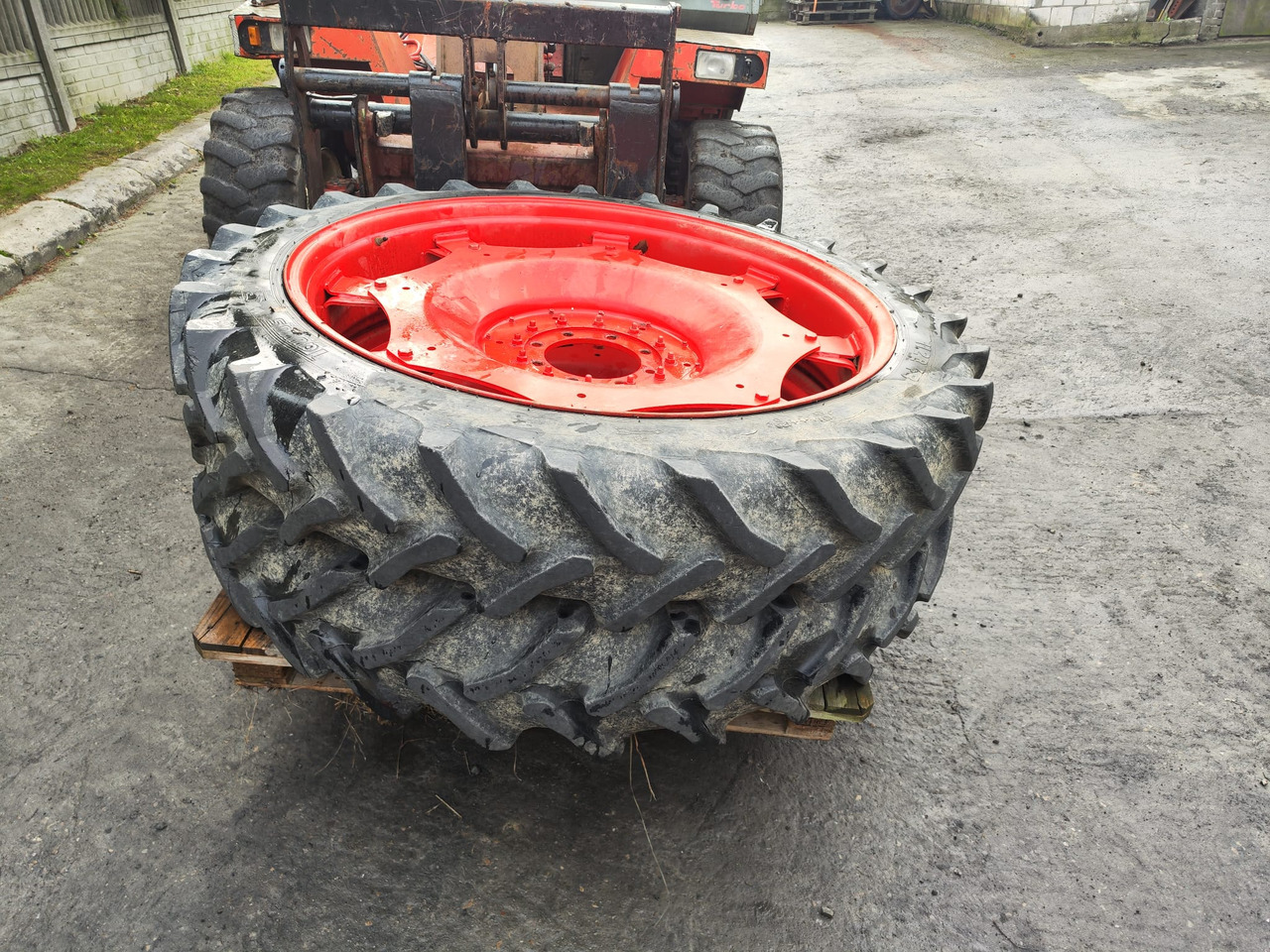 Roda completa de Máquina agrícola Koła 2 szt. felgi + opony TAURUS  11.2 R48 (fendt 312): foto 1