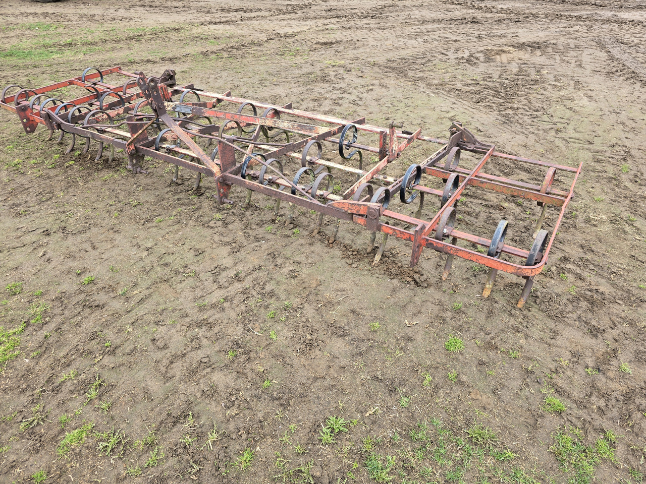 MASSEY-FERGUSON MASSEY-FERGUSON 4-25 - Cultivador: foto 1 MASSEY-FERGUSON MASSEY-FERGUSON 4-25 - Cultivador: foto 1