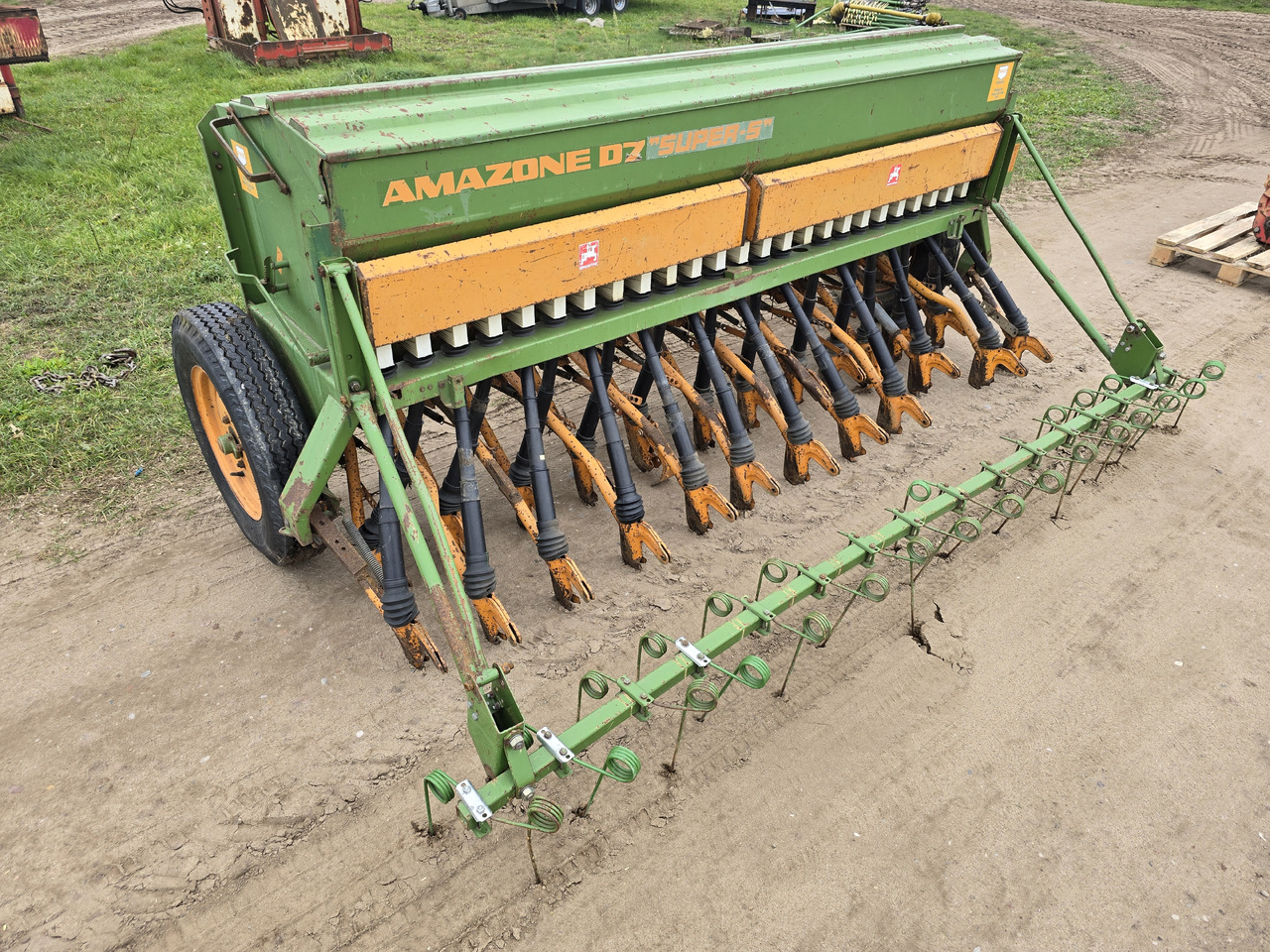 Amazone D7 SUPER-S Typ 30 - Máquina para semear: foto 4 Amazone D7 SUPER-S Typ 30 - Máquina para semear: foto 4