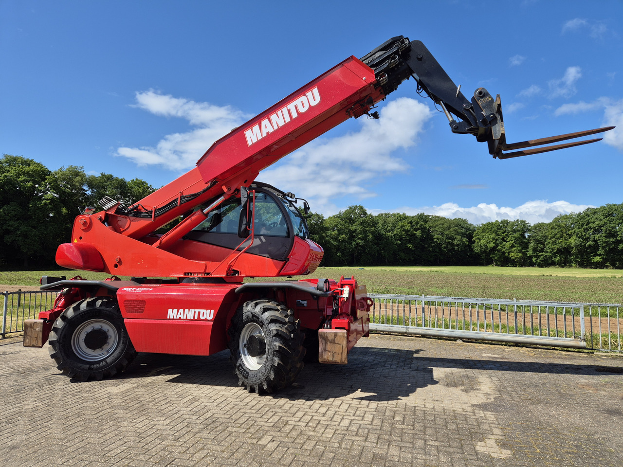 Manitou MRT 2150 plus privilege - Empilhador telescópico: foto 2 Manitou MRT 2150 plus privilege - Empilhador telescópico: foto 2