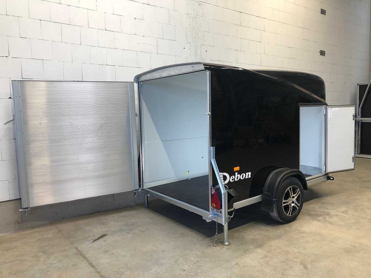 CHEVAL LIBERTE DEBON Cargo 1300.02+Tür Alu-Felgen Kofferanhänger - Reboque furgão: foto 4 CHEVAL LIBERTE DEBON Cargo 1300.02+Tür Alu-Felgen Kofferanhänger - Reboque furgão: foto 4