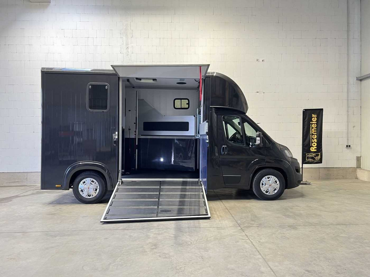 Fiat Böckmann Compact Stall LKW - Caminhão para transporte de cavalos: foto 1 Fiat Böckmann Compact Stall LKW - Caminhão para transporte de cavalos: foto 1