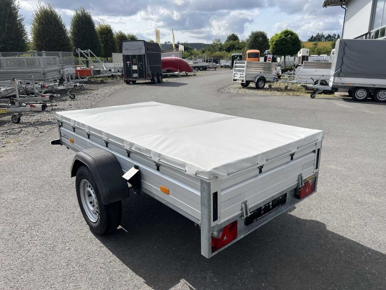 SARIS McAlu Flachplane Kastenanhänger gebremst - Reboque para carros: foto 4 SARIS McAlu Flachplane Kastenanhänger gebremst - Reboque para carros: foto 4