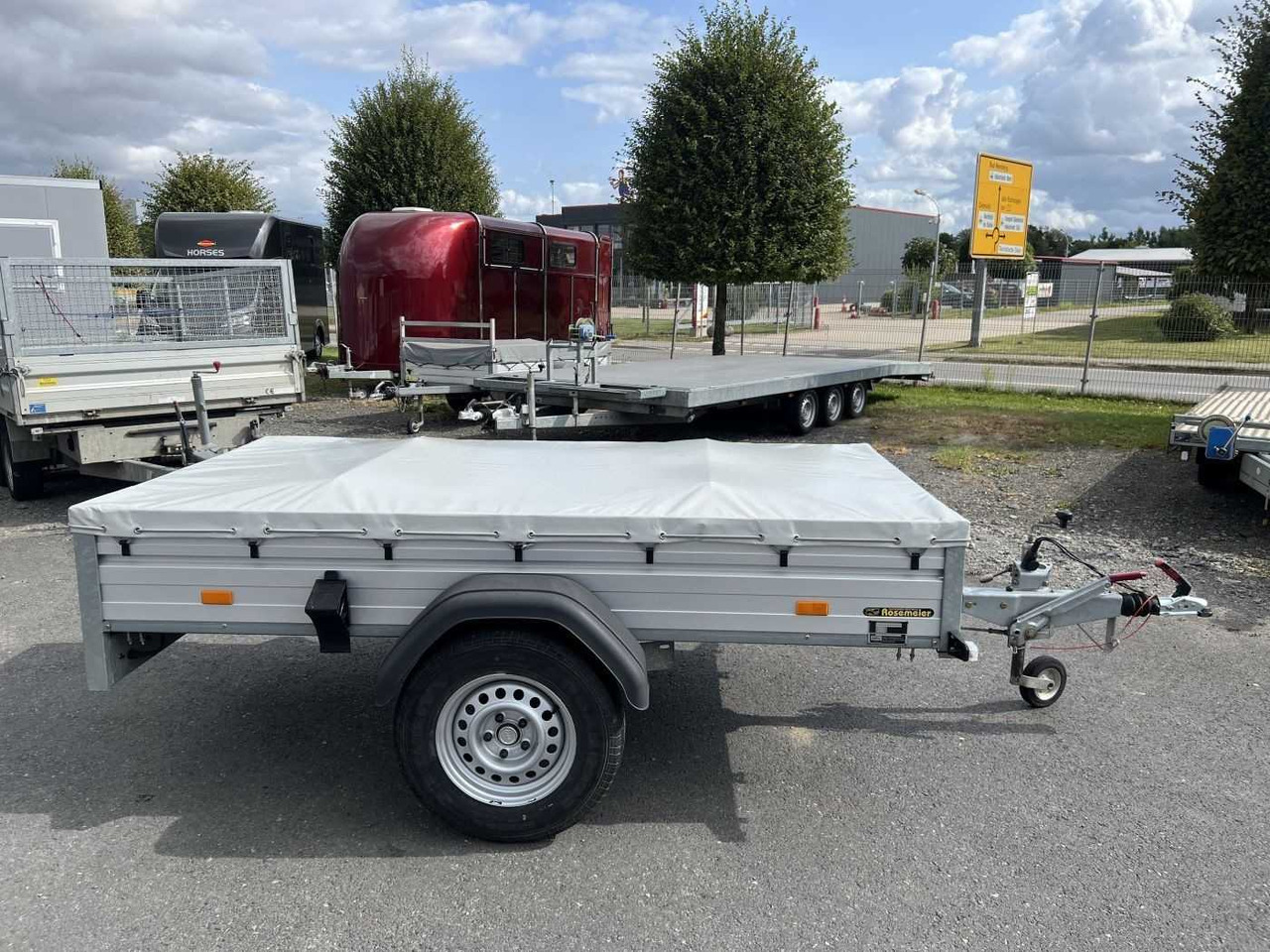 SARIS McAlu Flachplane Kastenanhänger gebremst - Reboque para carros: foto 1 SARIS McAlu Flachplane Kastenanhänger gebremst - Reboque para carros: foto 1