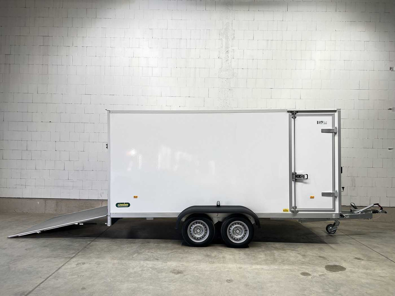 UNSINN UKU 421719-26-14 Rampe Tür Kofferanhänger - Reboque furgão: foto 2 UNSINN UKU 421719-26-14 Rampe Tür Kofferanhänger - Reboque furgão: foto 2