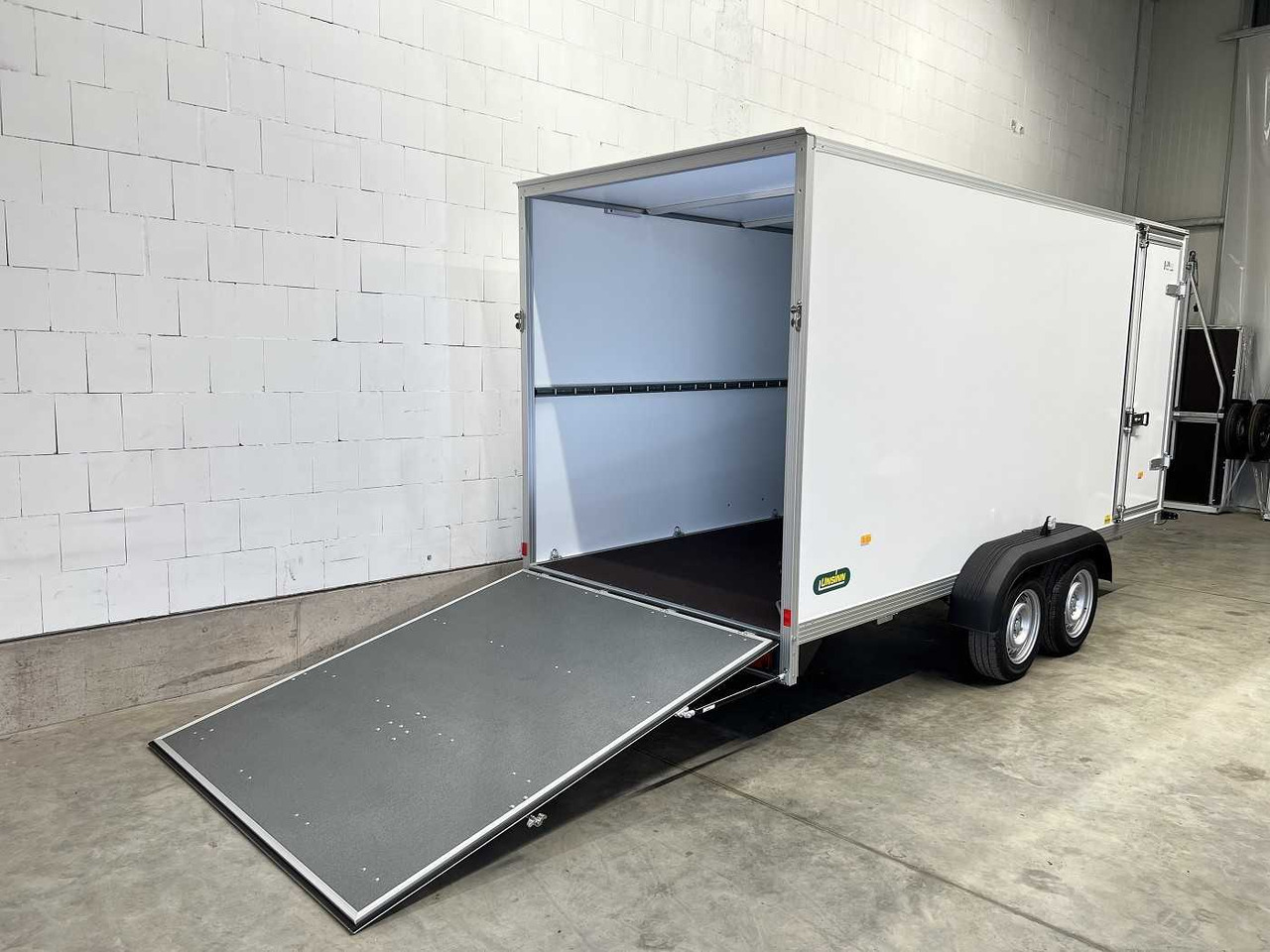 UNSINN UKU 421719-26-14 Rampe Tür Kofferanhänger - Reboque furgão: foto 4 UNSINN UKU 421719-26-14 Rampe Tür Kofferanhänger - Reboque furgão: foto 4