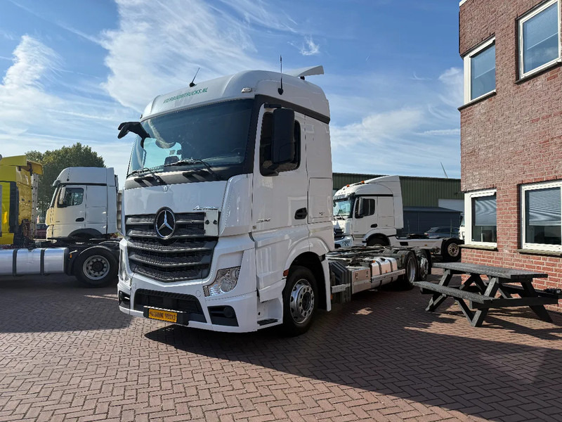 Mercedes-Benz Actros Actros 2542LL 6X2 BDF / ACC / AHK/ TUV 8-2026 / NL TRUCK - Caminhão transportador de contêineres/ Caixa móvel: foto 2 Mercedes-Benz Actros Actros 2542LL 6X2 BDF / ACC / AHK/ TUV 8-2026 / NL TRUCK - Caminhão transportador de contêineres/ Caixa móvel: foto 2