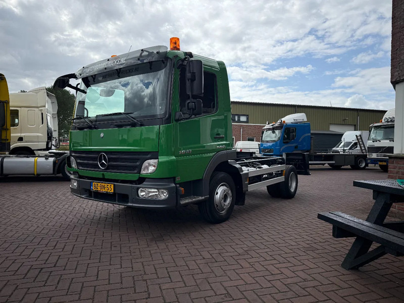 Mercedes-Benz Atego 1018 Atego 1018 4X2 Schaltgetriebe / PTO / 348tkm / Blattfederung / Top Zustand - Caminhão chassi: foto 2 Mercedes-Benz Atego 1018 Atego 1018 4X2 Schaltgetriebe / PTO / 348tkm / Blattfederung / Top Zustand - Caminhão chassi: foto 2
