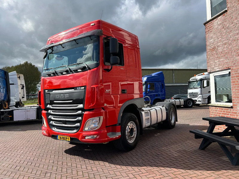 DAF XF 440 XF440 4X2 HYDRAULICS EURO6 HOLLAND TRUCK TOPCONITION!!! - Tractor: foto 2 DAF XF 440 XF440 4X2 HYDRAULICS EURO6 HOLLAND TRUCK TOPCONITION!!! - Tractor: foto 2
