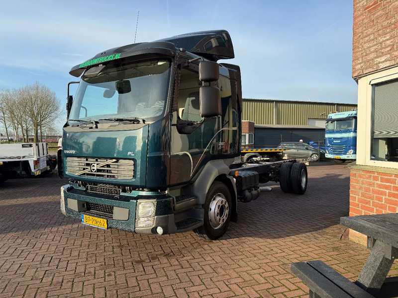 Volvo FL 12 FL 280 11.990KG MANUAL GEARBOX - Caminhão chassi: foto 2 Volvo FL 12 FL 280 11.990KG MANUAL GEARBOX - Caminhão chassi: foto 2