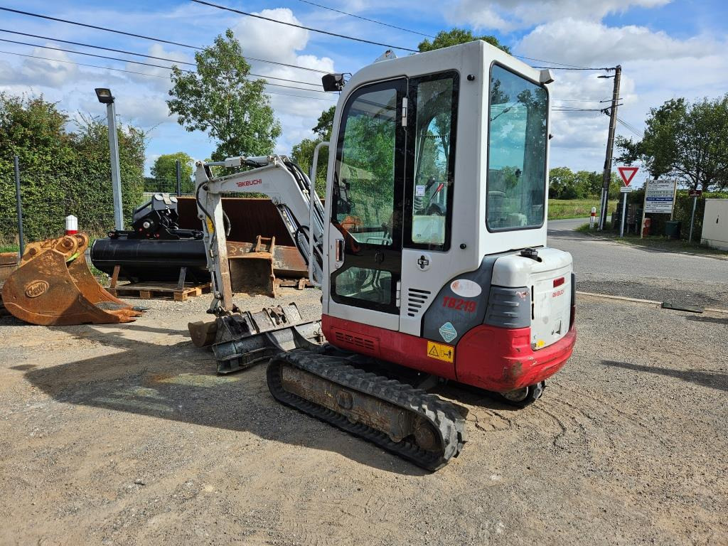 TAKEUCHI TB 219 - Mini escavadeira: foto 2 TAKEUCHI TB 219 - Mini escavadeira: foto 2
