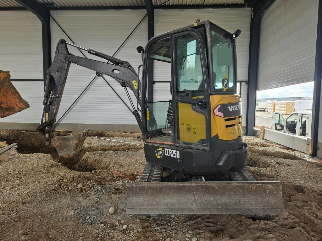 VOLVO ECR 25 D - Mini escavadeira: foto 1 VOLVO ECR 25 D - Mini escavadeira: foto 1