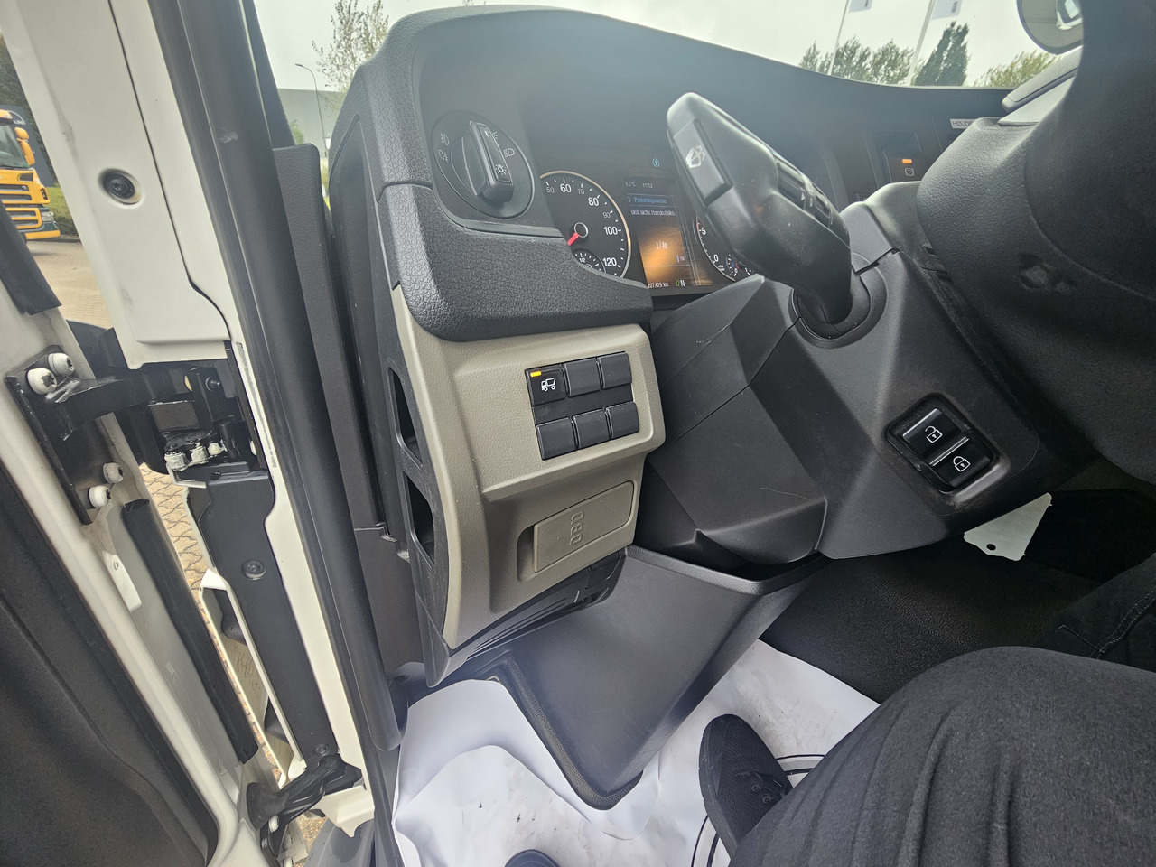 Caminhão com lona MAN TGL 12.250: foto 17