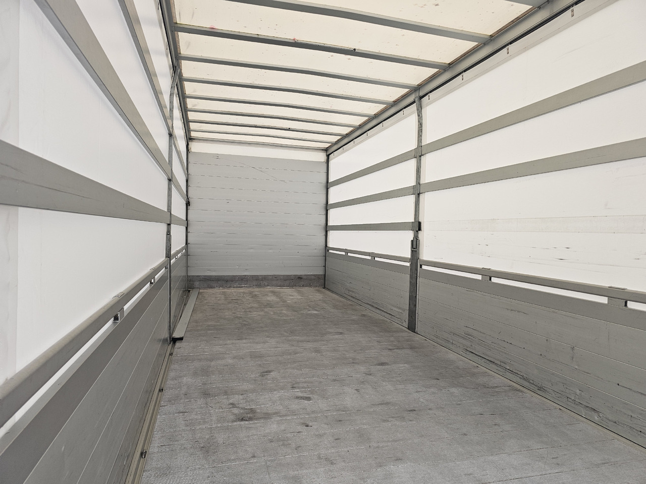 Caminhão com lona MAN TGL 12.250: foto 12