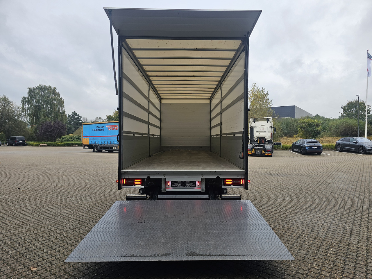 Caminhão com lona MAN TGL 12.250: foto 7