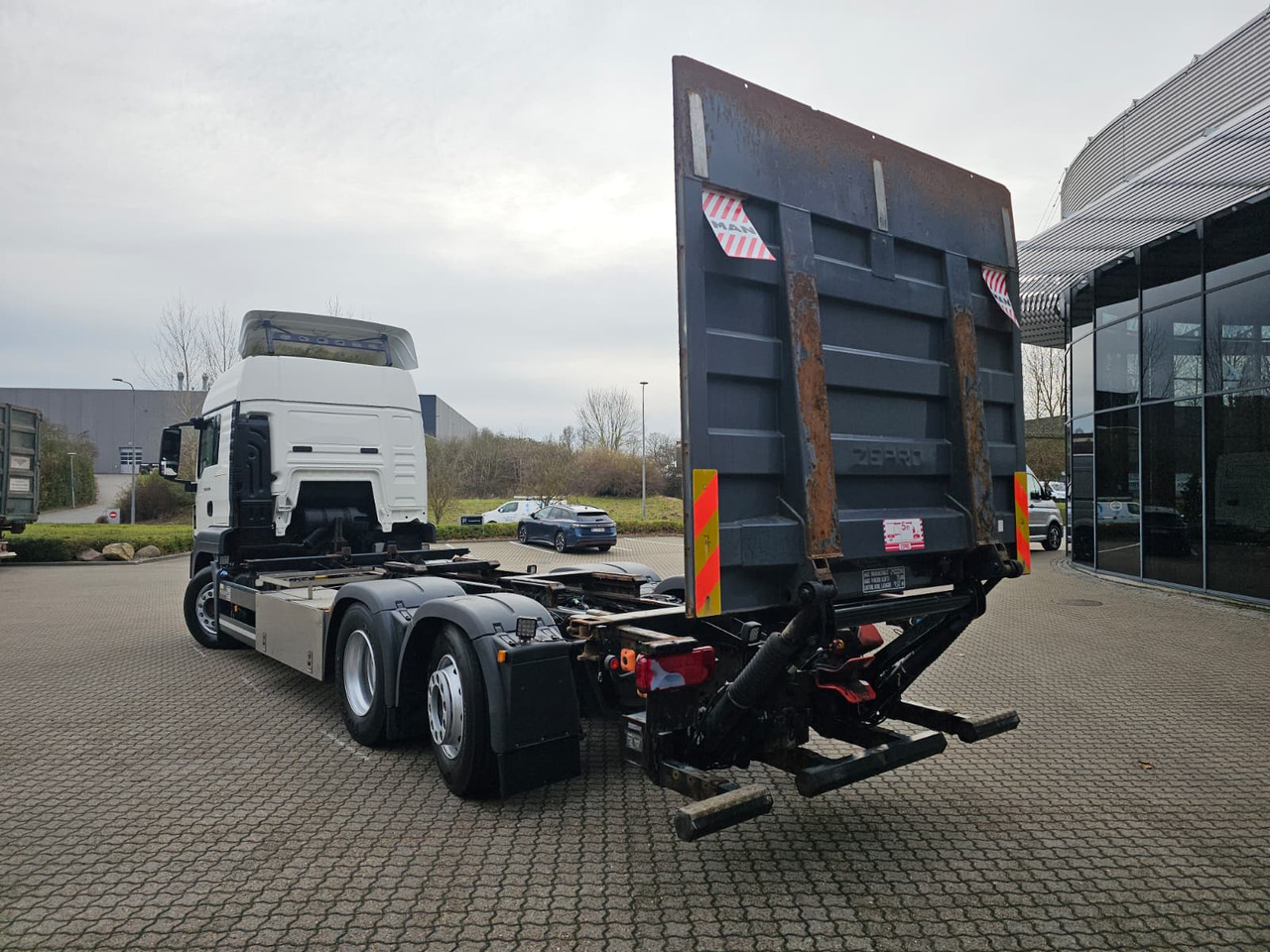 MAN TGS 26.500 6X2-4 - Caminhão transportador de contêineres/ Caixa móvel: foto 4 MAN TGS 26.500 6X2-4 - Caminhão transportador de contêineres/ Caixa móvel: foto 4