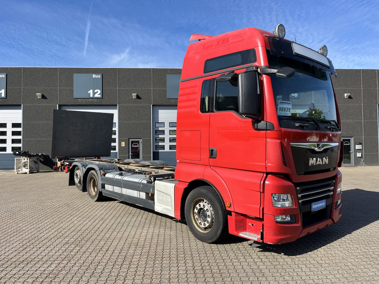 MAN TGX 26.500 6x2 - Caminhão transportador de contêineres/ Caixa móvel: foto 2 MAN TGX 26.500 6x2 - Caminhão transportador de contêineres/ Caixa móvel: foto 2