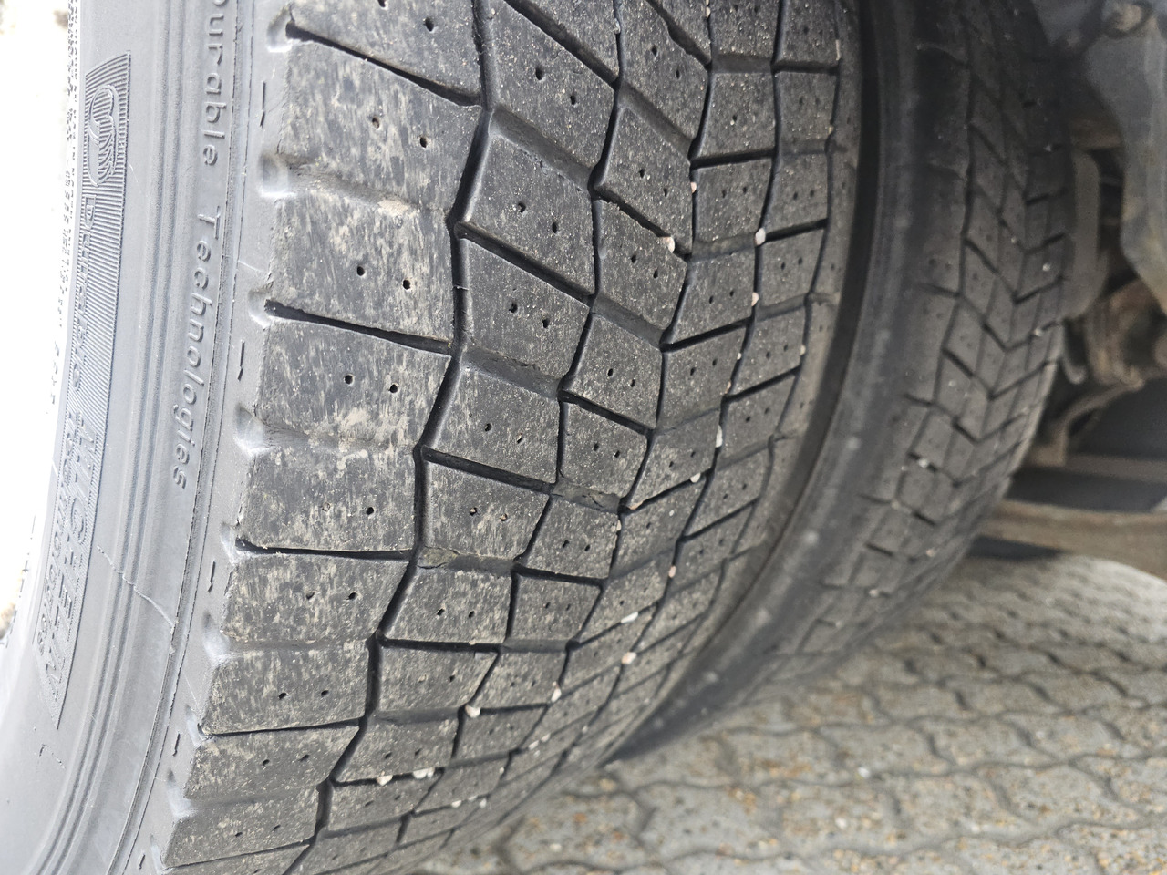 Caminhão furgão Volvo FM340: foto 32