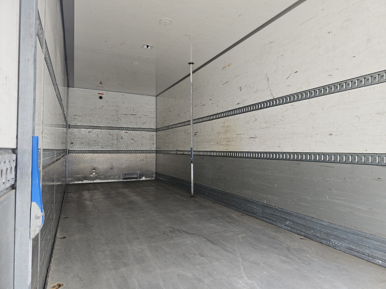 Caminhão furgão Volvo FM340: foto 10