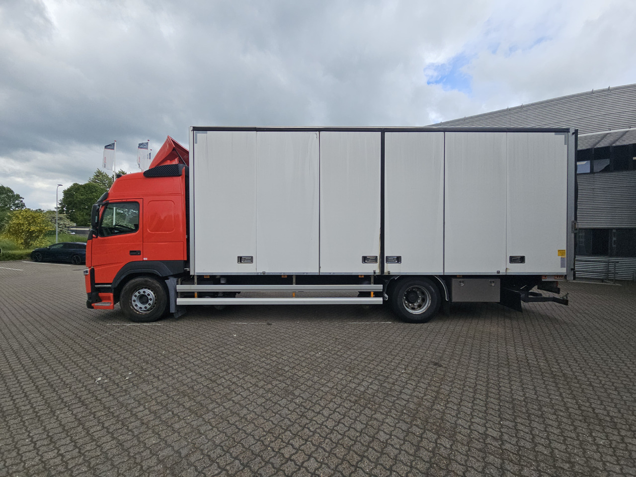 Caminhão furgão Volvo FM340: foto 6