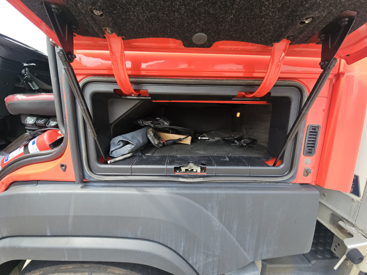Caminhão furgão Volvo FM340: foto 19