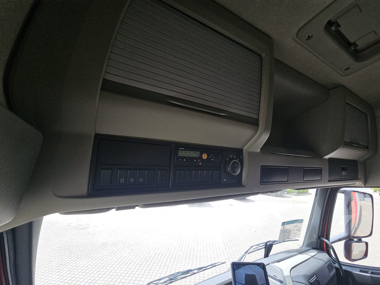 Caminhão furgão Volvo FM340: foto 23