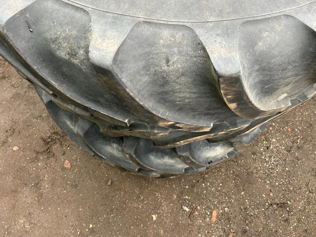 600/70R28 650/85R38 Kompletträder - Pneu de Máquina agrícola: foto 4 600/70R28 650/85R38 Kompletträder - Pneu de Máquina agrícola: foto 4